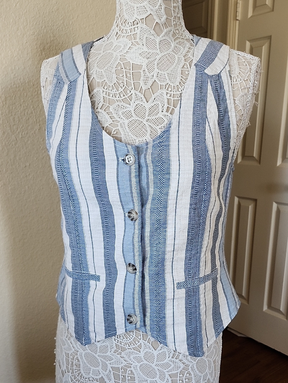 Frye Coastal Cowgirl Western Vest. 100% Cotton Size Medium Like New